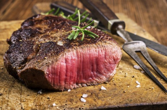 Restaurant pour manger une belle pièce de viande rouge en terrasse Porte-de-Savoie